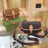 Three Sons2023新款女包老花法棍包女新款复古轻奢老花腋下邮差