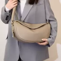 网红款慵懒风休闲通勤斜挎胸包大容量饺子包女新款潮流单肩包
