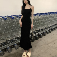 吊带连衣裙女夏季无袖收腰纯欲性感紧身显瘦高级感包臀辣妹紧身裙