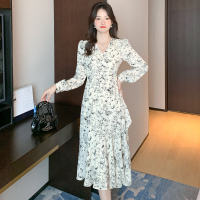 法式长袖碎花连衣裙女年新款温柔风中长款荷叶边裙子