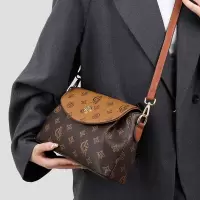 包包女士新款中年单肩腋下包百搭妈妈包女包小众斜挎包