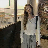 设计感长袖T恤女春秋新款韩版修身小心机打底衫短款学生上衣