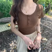 纯色高腰短款露脐短袖T恤女夏季新款设计感坑条修身纽扣上衣