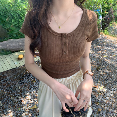 纯色高腰短款露脐短袖T恤女夏季新款设计感坑条修身纽扣上衣