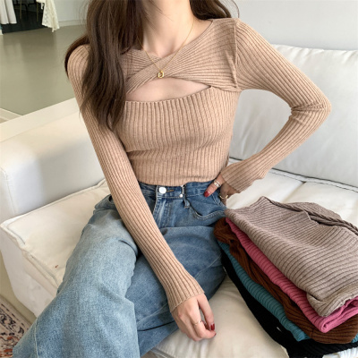 设计感镂空长袖针织衫女秋季新款小心机修身显瘦V领套头上衣