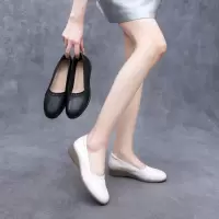 春秋年新款妈妈女鞋平底软底四季皮鞋真皮中年大码单鞋女