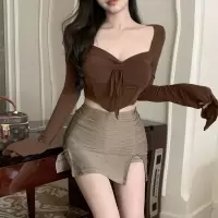 纯欲风V领褶皱短款长袖T恤女内搭洋气小衫修身显瘦喇叭袖纯色上衣