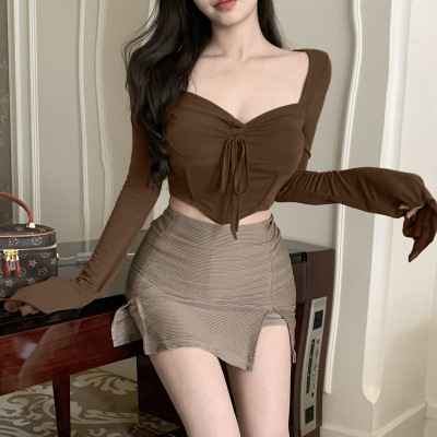 纯欲风V领褶皱短款长袖T恤女内搭洋气小衫修身显瘦喇叭袖纯色上衣