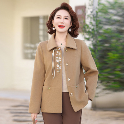 2025年中老年妈妈装洋气大码外套女中年女刺绣衣服40岁50岁婆婆装