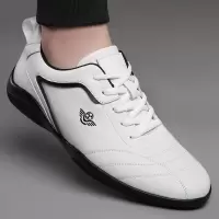 小白鞋男2025新款板鞋真皮透气轻便运动休闲鞋子韩版男鞋