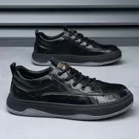 2025春季新款男鞋透气板鞋欧洲站男鞋歪头小白鞋百搭休闲溶解鞋潮