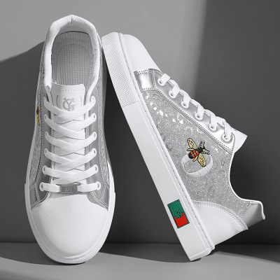 2025春季男士时尚刺绣潮流板鞋百搭舒适经典学生低帮圆头休闲鞋