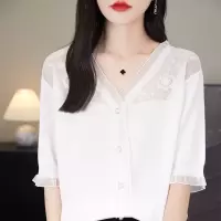 V领短袖T恤女蕾丝花边上衣夏装年新款薄款镂空针织衫洋气小衫