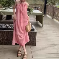 宽松慵懒风甜辣粉色吊带连衣裙女裙子海边度假沙滩连衣裙挂脖裙子