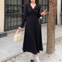 法式针织连衣裙女春秋季显瘦v领打底小黑裙赫本风胖mm垂感裙子潮