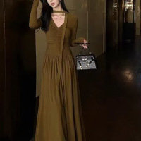 辣妹v领小众设计感褶皱飘带连衣裙女秋季修身显瘦a字长裙新款