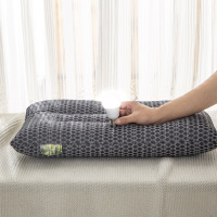 石墨烯微电碎乳胶颗粒枕芯活动礼品会销护颈枕头