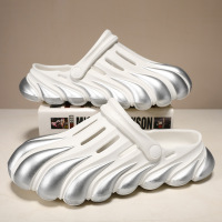 酷炫踩屎感软底洞洞鞋包趾搭扣沙滩凉鞋男士夏季两用凉拖男鞋