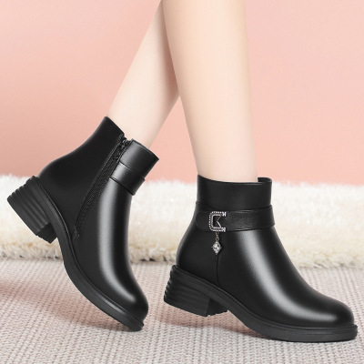 年新款妈妈鞋秋冬女鞋软底粗跟短靴加绒保暖棉鞋