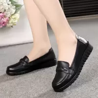 新款牛皮妈妈单鞋中老年软底轻便平底女鞋