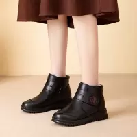 新款牛皮妈妈棉鞋真羊毛软底防滑中老年魔术贴女鞋