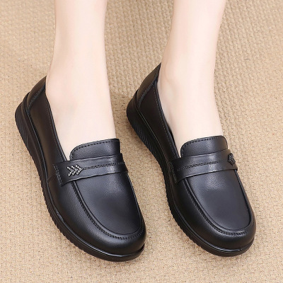 热卖中老年舒适圆头软底女士皮鞋真皮四季单鞋