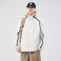 新款连帽户外夹克日系宽松冲锋衣男定制防水透气工装外套