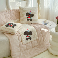 秋冬暖茸茸牛奶绒抱枕被立体绒感刺绣羊羔绒萌宠靠垫被