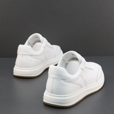 真皮男鞋百搭小白鞋男头层牛皮透气防臭休闲鞋男士简约舒适板鞋子