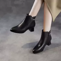 年秋冬新款羊皮靴子女时装靴加绒真皮尖头短靴粗高跟水钻皮靴