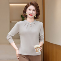 时尚简约妈妈上衣冬装女洋气冬天打底衫小衫中老年装女冬款加绒女