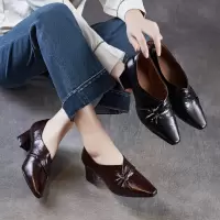 2026春季新款头层牛皮尖头真皮中跟小皮鞋法式不累脚粗跟单鞋女