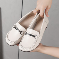 2026新款圆头真皮软底金属装饰平底单鞋低跟乐福鞋大码四季豆豆鞋