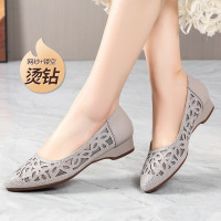 26春夏浅口单鞋女平底镂空烫钻洞洞软底舒适防滑中年妈妈四季单鞋