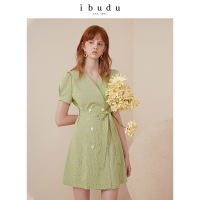 伊布都ibudu2020夏季新款V领腰带泡泡袖格子连衣裙