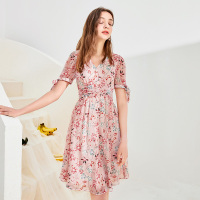 三彩2020夏季新款V领珍珠扣灯笼袖印花雪纺大摆裙连衣裙