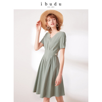 伊布都旗舰店2020夏季新款气质连衣裙绿色V领复古裙子