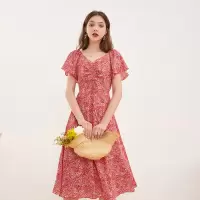 三彩2020夏季新款V领荷叶袖烫金印花抽绳连衣裙