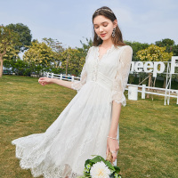 三彩2020春季新款花边V领彩光蕾丝喇叭袖小白裙连衣裙