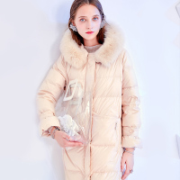 三彩冬季新款狐狸毛领白鸭绒长款羽绒服外套大衣