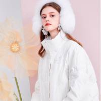 三彩冬季新款重工绣花轻奢白鹅绒羽绒服小个子保暖中长外套