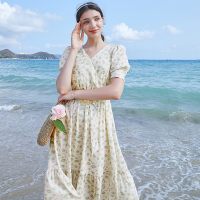 三彩2020夏季新款V领树叶印花腰带松紧腰泡泡袖大摆裙连衣裙