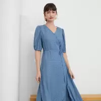 伊布都ibudu2020秋季新款V领花朵提花灯笼袖腰带连衣裙