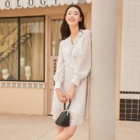 三彩2020秋季新款V领波点印花百褶裙长袖雪纺连衣裙