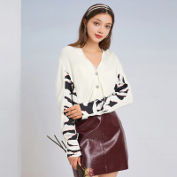 三彩2020秋季新款V领撞色印花拼接长袖针织衫外套