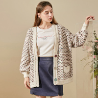 三彩2020秋季新款V领单排扣宽松提花慵懒长袖针织衫开衫毛衣女