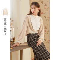 三彩2020秋季新款立领盘扣花边灯笼袖复古宫廷风丝绒衬衫女