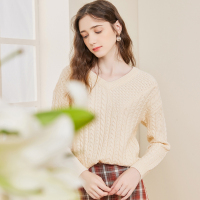 三彩2020冬季新款V领扭花针织衫长袖宽松套头毛衣毛衫女