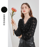三彩2020冬季新款维多利亚复古丝绒烧花衬衫花边V领衬衣女