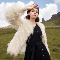 三彩2020冬季新款貉子毛钉珠皮V领短款夹棉皮大衣棉衣女